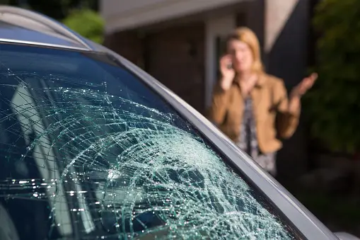 preventive-measures-avoid-windshield-damage-road